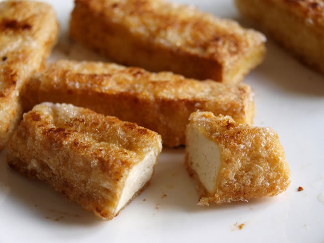 Crunchy + Spicy Baked Tofu Nuggets